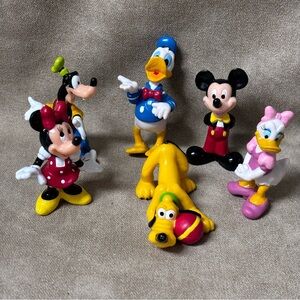 (6) Walt Disney World Parks Exclusive -Mickey And Friends Collectible Figures
